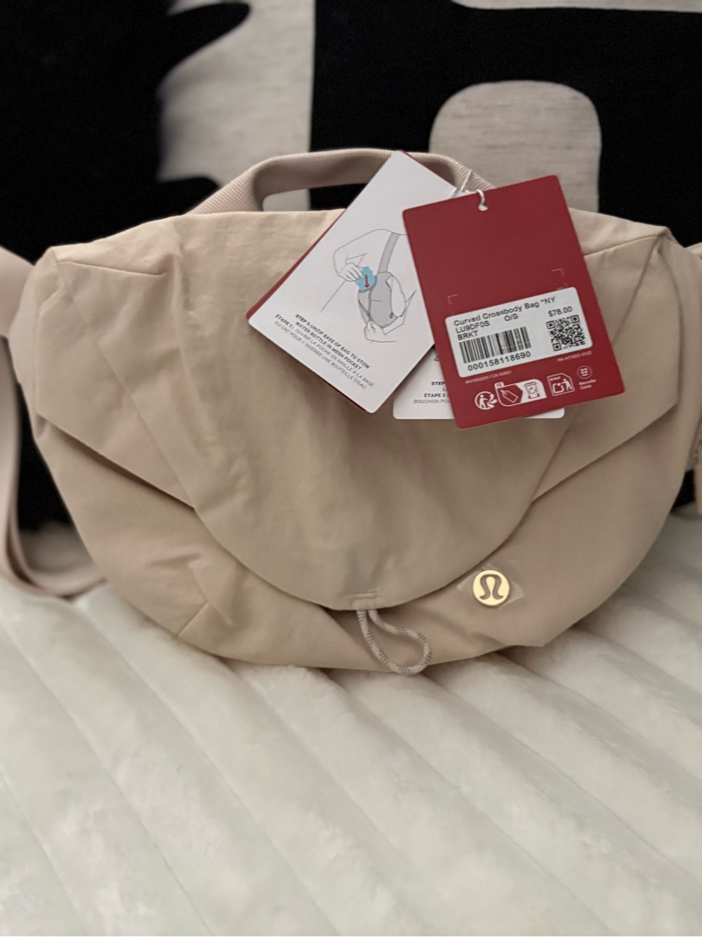 🥂 THE ULTIMATE NEUTRAL 🥂 Lululemon Curved Crossbody Bag 3L - Light Ivory & Gold